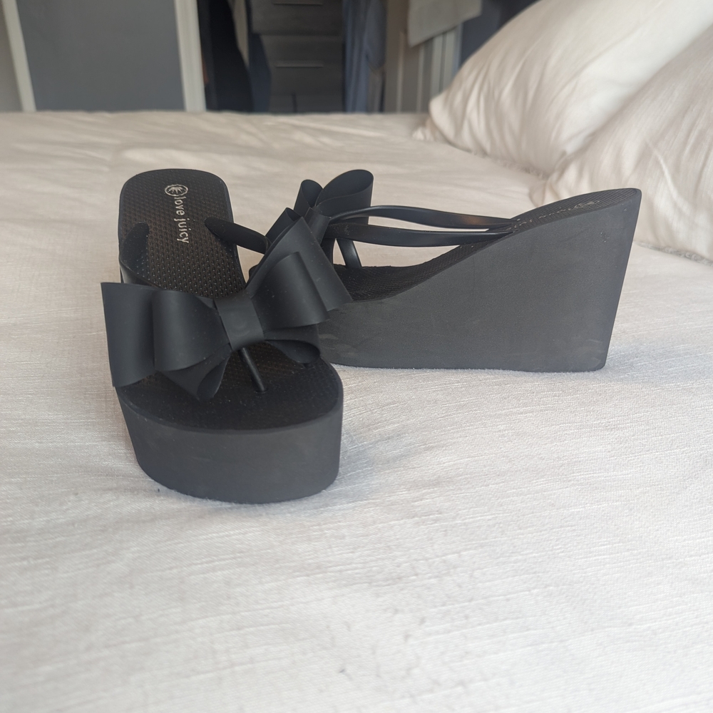 Stylish Black Wedge Sandals